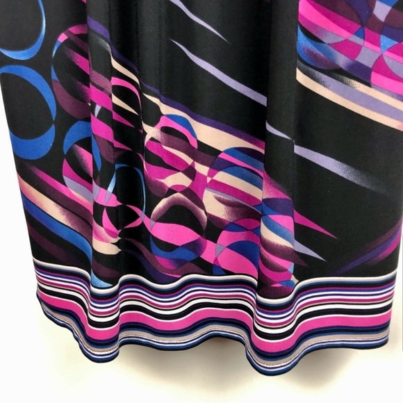 Bisou Bisou mini dress cap sleeve V neck geo print. Size: 4 - Picture 7 of 11